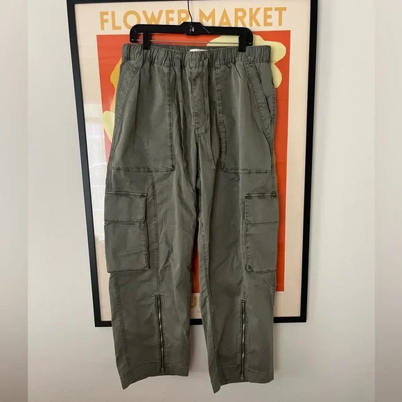 Abercrombie & Fitch Olive Green Cargo Pants with Pink Striped Sweater - Picture 4 of 4